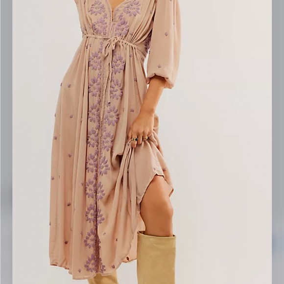 Free People Dresses & Skirts - Free People Floral Embroidered Dress in Soft Tan